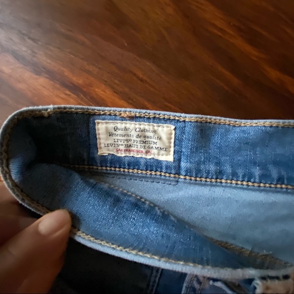 Levis. 311 Shaping Skinny Jeans. Size 30 - Picture 4 of 8